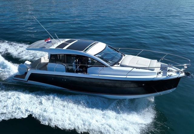 Sealine C335v 2023